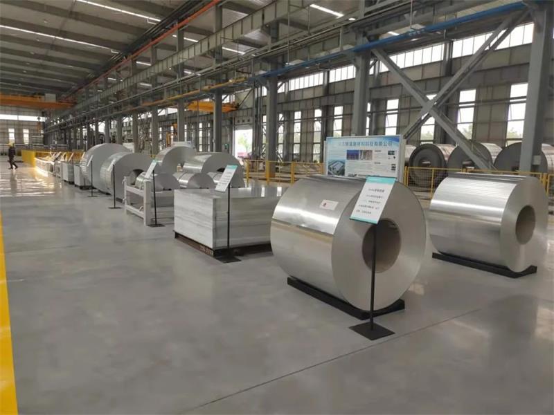 河南省委書記樓陽生、省長王凱蒞臨明泰鋁業(yè)子公司明晟新材料參觀調(diào)研