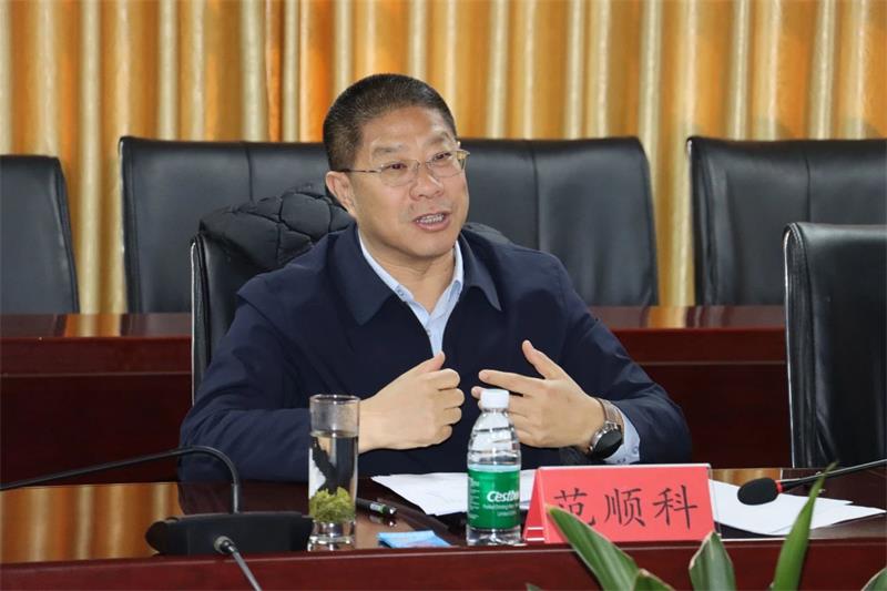 中國(guó)有色金屬工業(yè)協(xié)會(huì)黨委副書記范順科一行蒞臨明泰鋁業(yè)調(diào)研