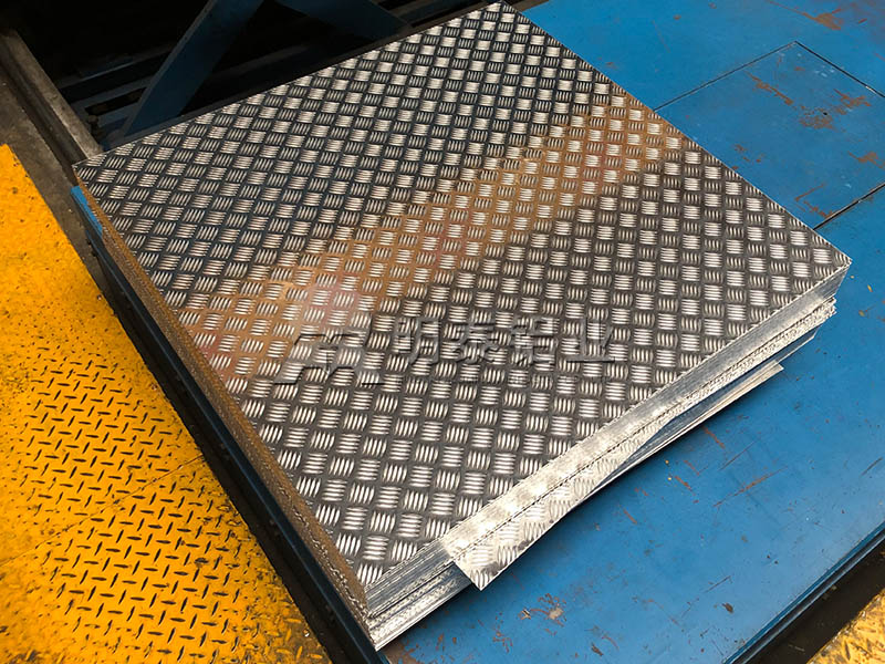 3003/5052五條筋花紋鋁板-冷庫地板防滑解決方案