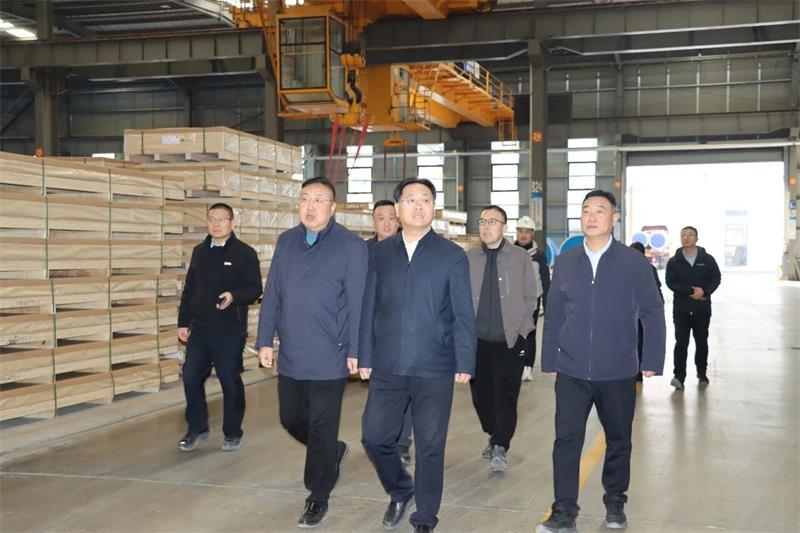 鞏義市委書記、市長郭程明蒞臨明泰鋁業慰問一線員工